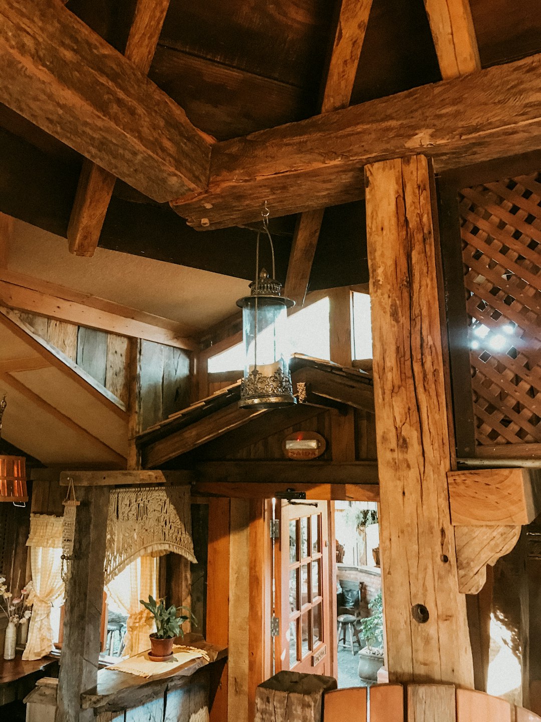 Zalety drewnianej zabudowy w loftach: luksusowa transformacja